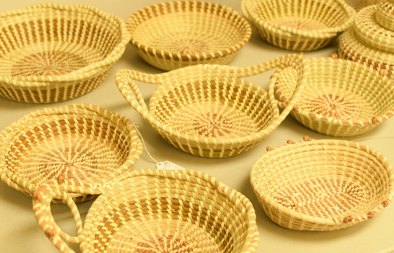 How Many Sweetgrass Basket Makers still Weave-_2 How Many Sweetgrass Basket Makers still Weave-_2