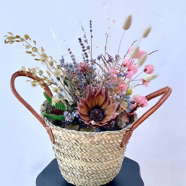 Dry Flowers on Wicker Baskets_1 Dry Flowers on Wicker Baskets_1