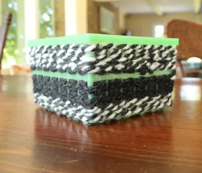 Cut A Small Box To Weave Yarn Basket_1 Cut A Small Box To Weave Yarn Basket_1