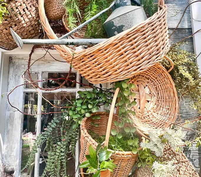Put A Wicker Basket in Shedd for Strage_3 Put A Wicker Basket in Shedd for Strage_3