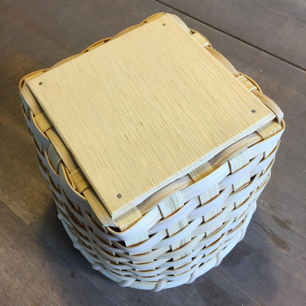 Weave A Basket with A Wooden Base Weave A Basket with A Wooden Base