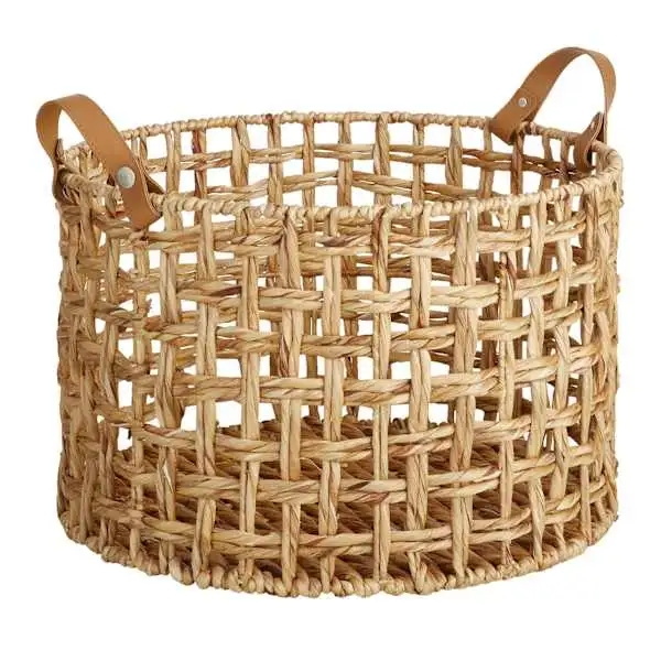 Basket with Water Hyacinth_2