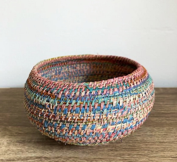 Weave A Basket with Raffia