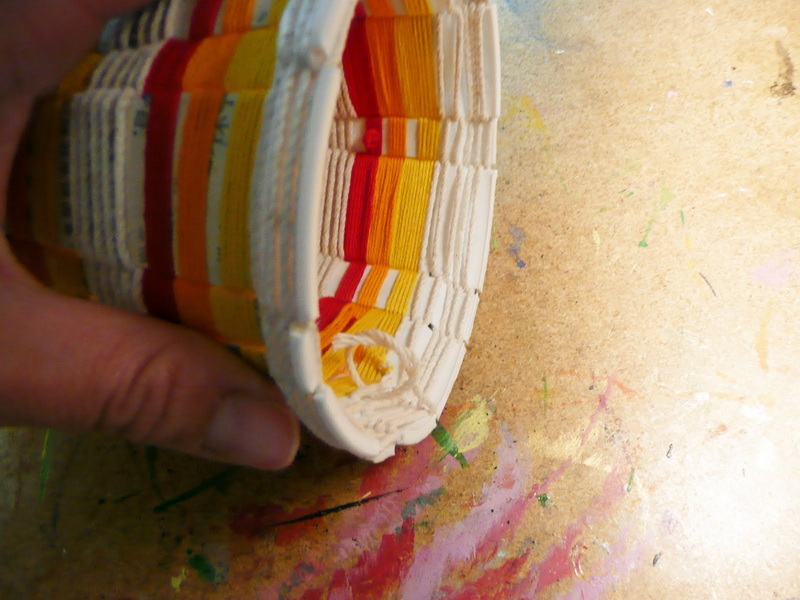 Weave A Basket with Plastic Strips_2