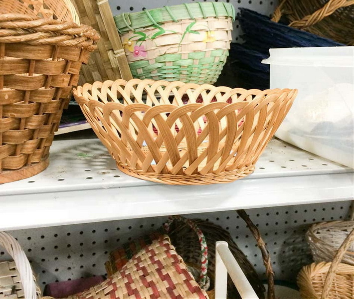 Decorate A Wicker Basket with Ribbon_2