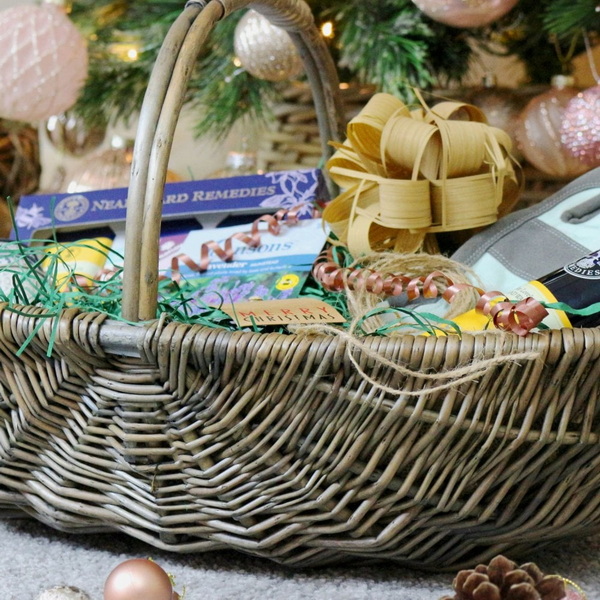 Why Should You Use A Handmade Bow for Your Gift Baskets