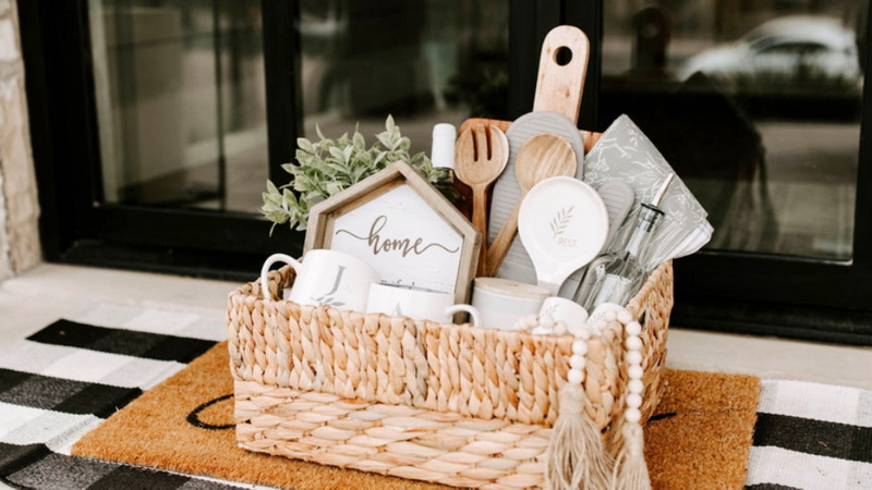 How Can A Handmade Craft Show Basket Display Be Both Functional And Stylish?