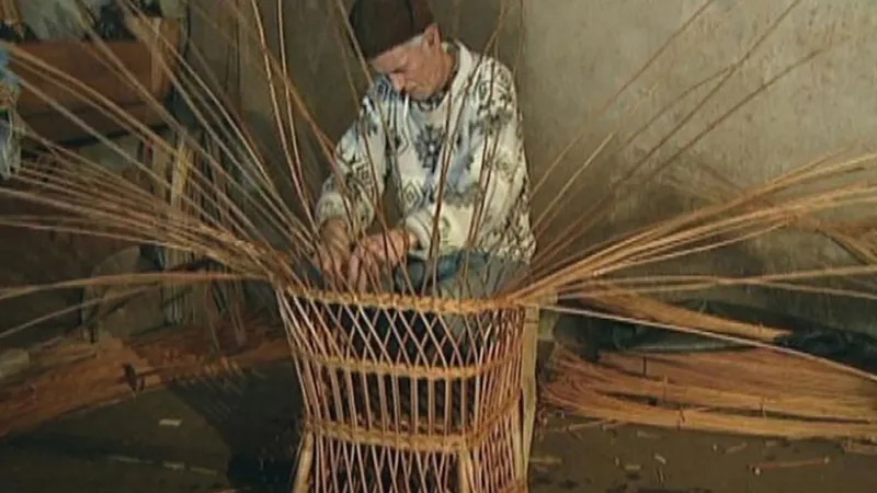Handmade Woven Vase Vs Machine-Made: Why Craftsmanship Matters