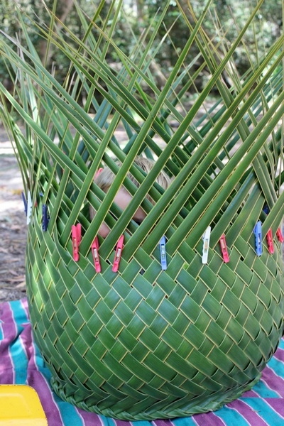 how to weave a basket from palm fronds_3