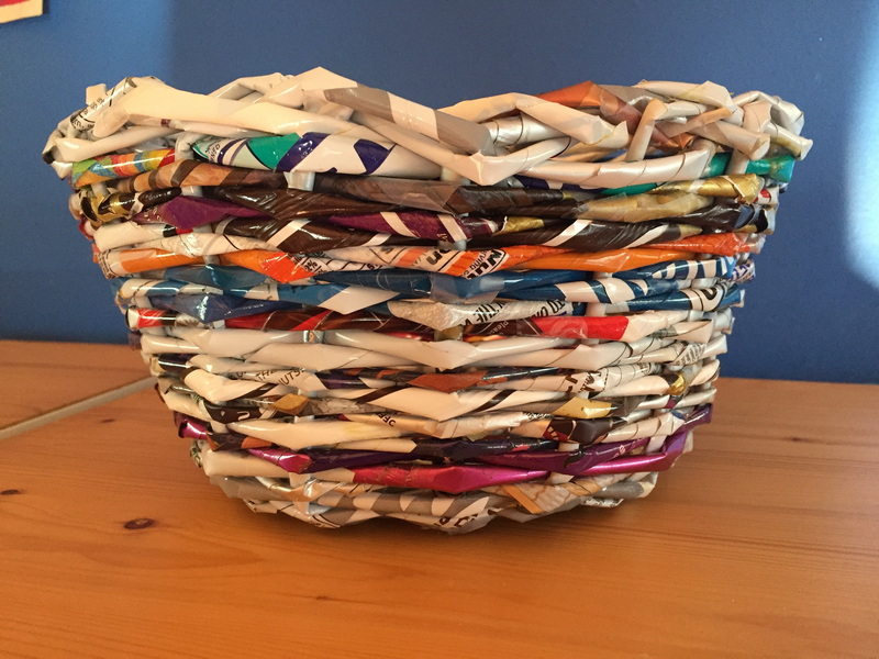 Weave A Basket with Plastic Strips_3