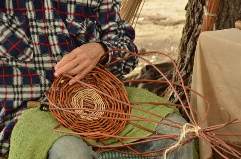 Weave A Basket with Twigs_1_1