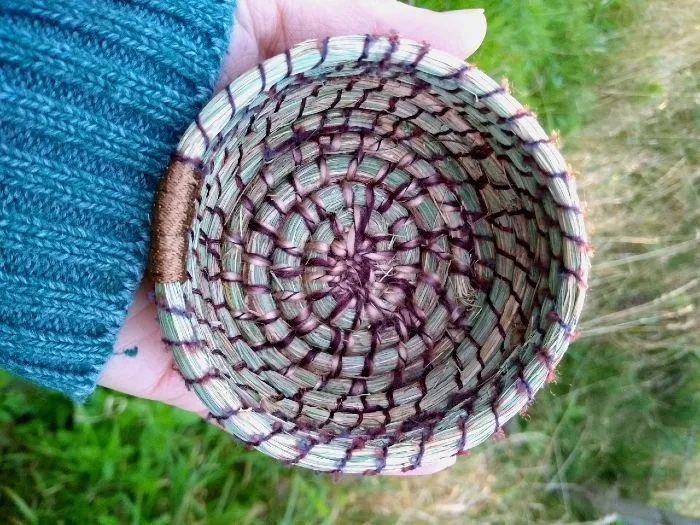 Weave A Basket From Grass_1