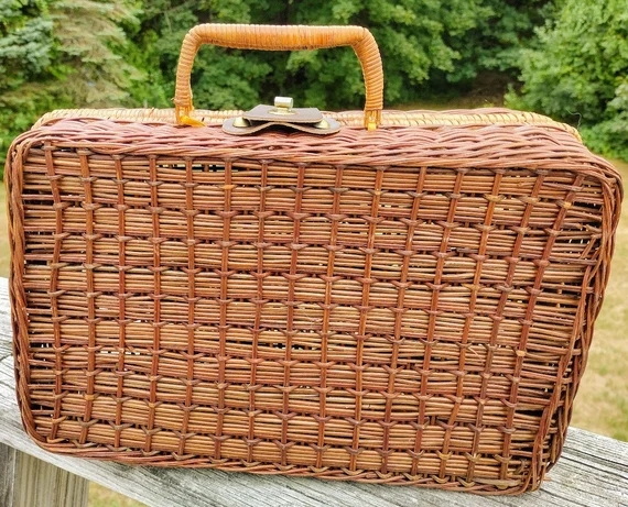 How To Clean An Old Wicker Picnic Basket?