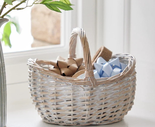 How To Decorate A Wicker Basket for Christmas? - HNL