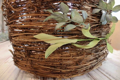 Weave A Bottom in A Wreath for Basket