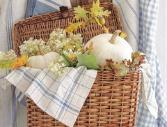 How To Decorate A Wicker Picnic Basket_3.jpg