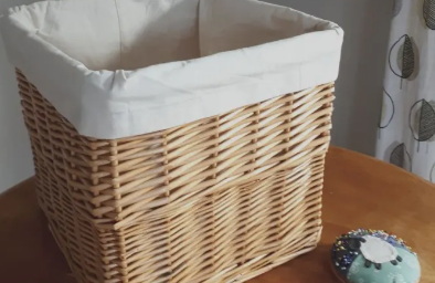 line a wicker shopping basket_1