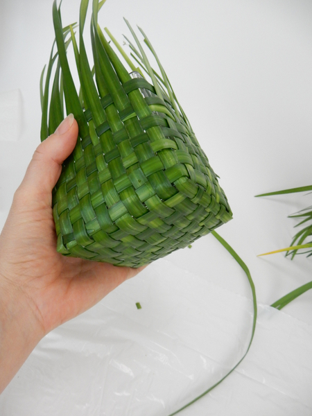 how to weave a basket out of grass_3