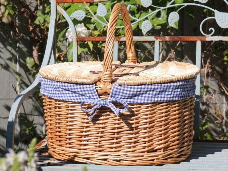 Old Wicker Picnic Basket_4