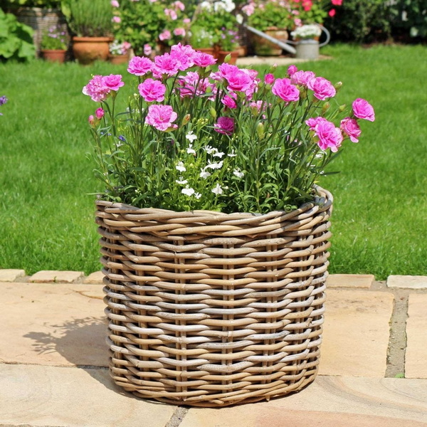 You Use Wicker Baskets As Planters_1