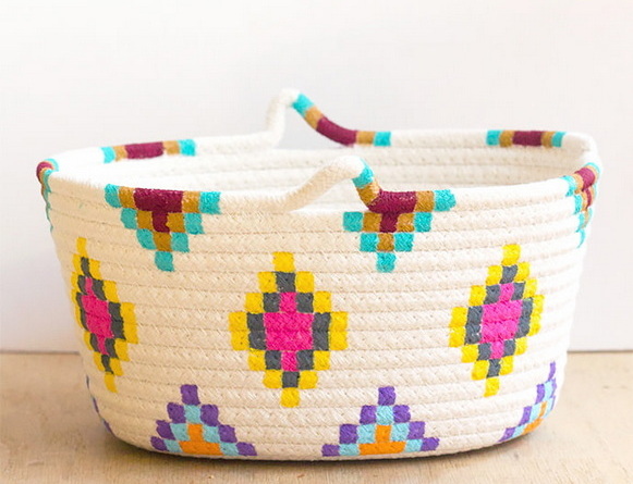  Round And Colored Basket_