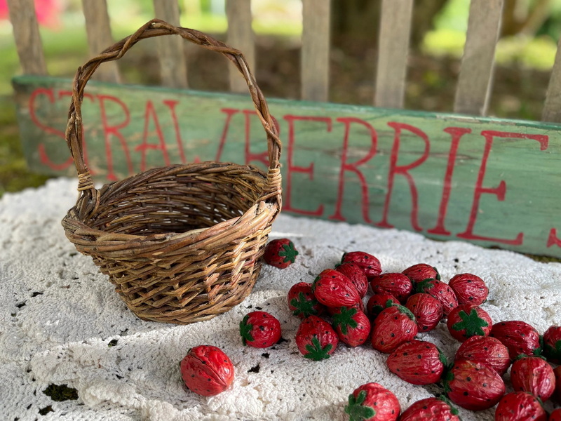 Strawberry Decor