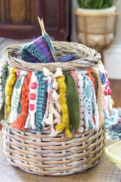Decorate A Wicker Basket with Ribbon_1