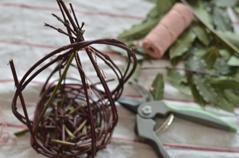 Weave A Basket with Twigs_3