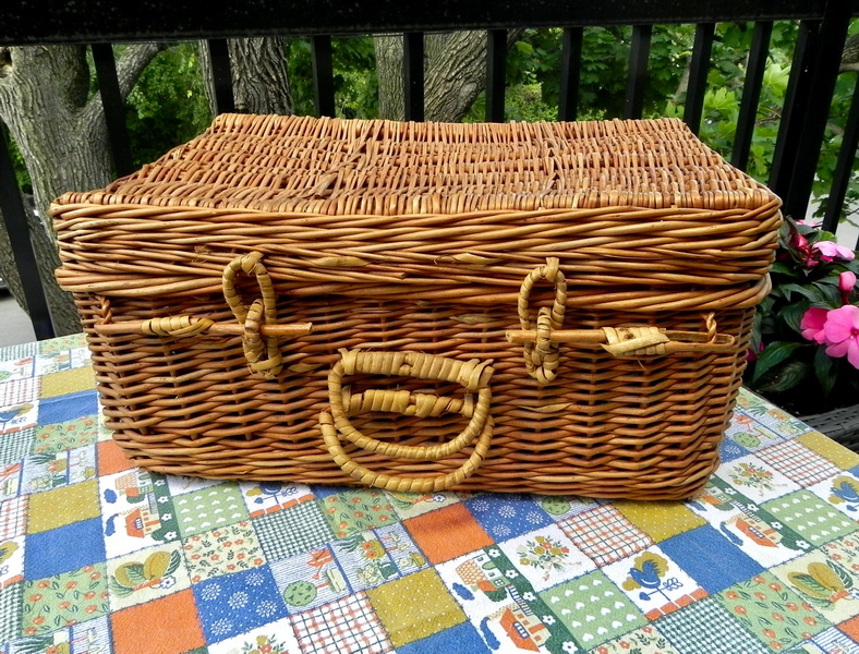 How To Line A Wicker Picnic Basket?