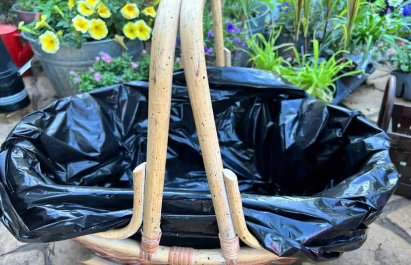 Line A Wicker Basket with Plastic_2