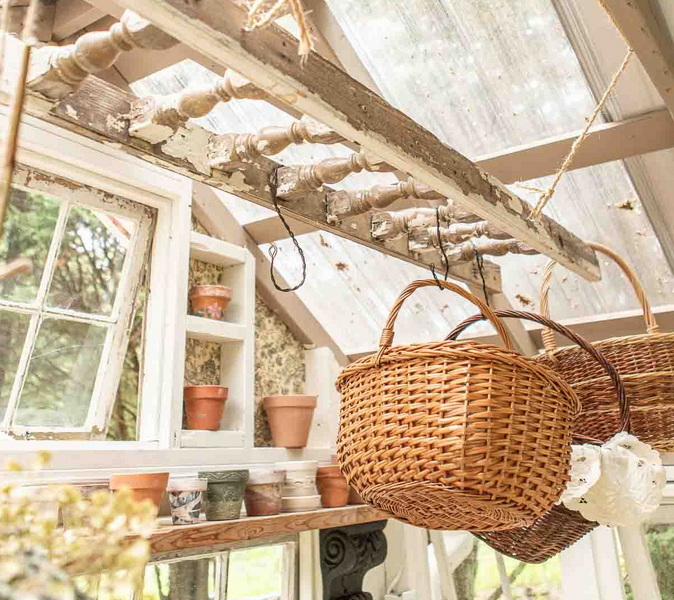 Can I Put A Wicker Basket in Shedd for Storage?