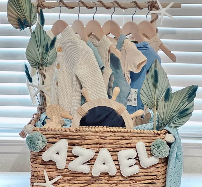 Wicker Basket for A Baby Shower_1
