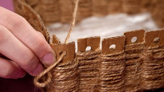 Cut A Small Box To Weave Yarn Basket_4.jpg