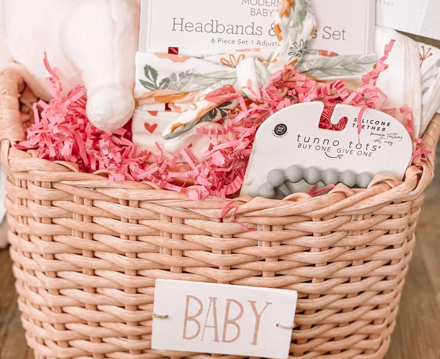 Wicker Basket for A Baby Shower_2