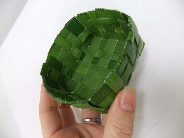 Weave A Basket with Palm Fronds_1