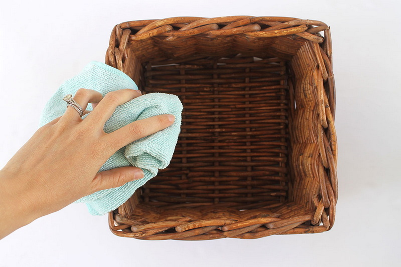 Clean Old Wicker Baskets_3