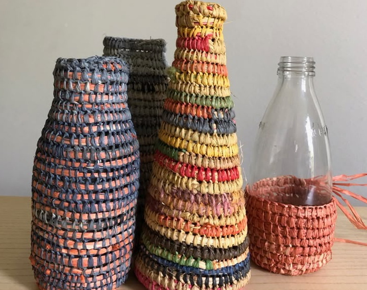 Stich around a bottle or mould