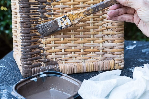 Change The Color of A Wicker Basket_1