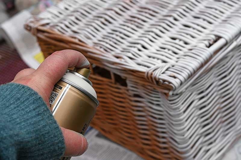 What Kind of Paint To Use on Wicker Baskets?