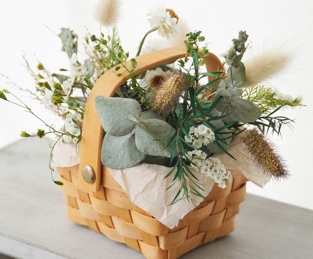 What Materials Are Used in Handmade Basket Flowers